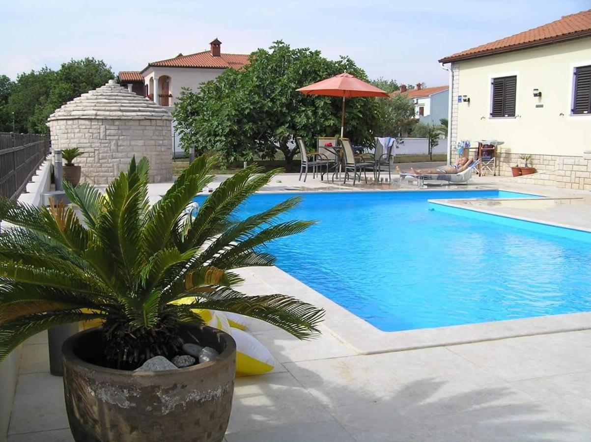 Nice, Cosy Studio Apartment With Shared Outdoor Pool Баньоле Екстер'єр фото